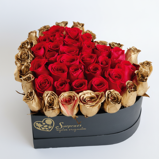 Arreglo de rosas con fondo blanco